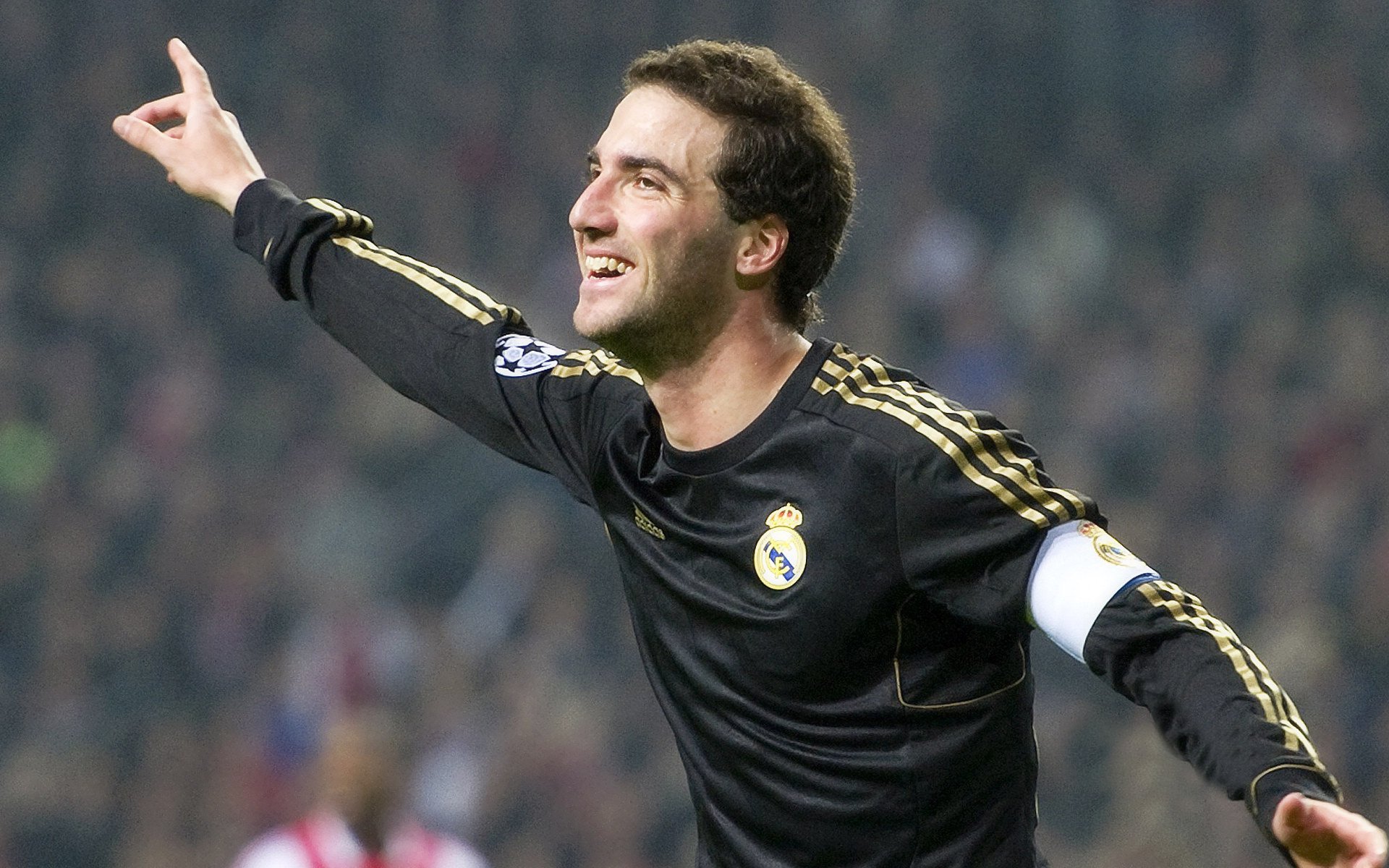 开云体育入口-欧冠淘汰赛之夜，罗德里全程高能输出，定义现代中场大师